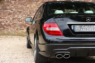 Foto 23 di 76: Mercedes-Benz C 63 AMG Designo Porcelain Interior “Less than 21.000 kms”
