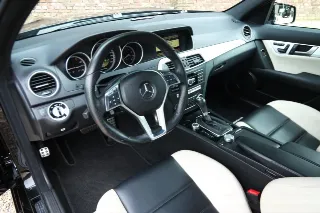 Foto 25 di 76: Mercedes-Benz C 63 AMG Designo Porcelain Interior “Less than 21.000 kms”