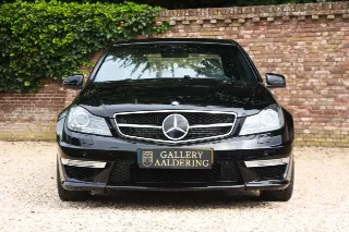 Foto 26 di 76: Mercedes-Benz C 63 AMG Designo Porcelain Interior “Less than 21.000 kms”