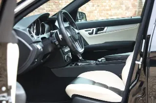 Foto 29 di 76: Mercedes-Benz C 63 AMG Designo Porcelain Interior “Less than 21.000 kms”