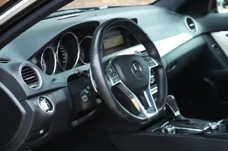 Foto 30 di 76: Mercedes-Benz C 63 AMG Designo Porcelain Interior “Less than 21.000 kms”