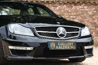 Foto 33 di 76: Mercedes-Benz C 63 AMG Designo Porcelain Interior “Less than 21.000 kms”