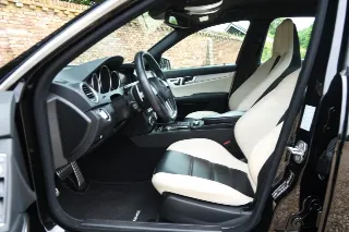 Foto 37 di 76: Mercedes-Benz C 63 AMG Designo Porcelain Interior “Less than 21.000 kms”