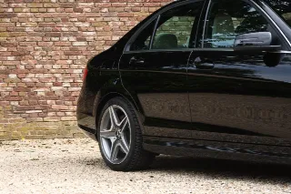 Foto 39 di 76: Mercedes-Benz C 63 AMG Designo Porcelain Interior “Less than 21.000 kms”