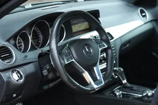Foto 3 di 76: Mercedes-Benz C 63 AMG Designo Porcelain Interior “Less than 21.000 kms”