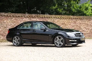 Foto 41 di 76: Mercedes-Benz C 63 AMG Designo Porcelain Interior “Less than 21.000 kms”