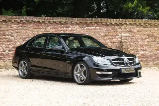 Foto 44 di 76: Mercedes-Benz C 63 AMG Designo Porcelain Interior “Less than 21.000 kms”