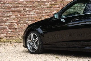 Foto 45 di 76: Mercedes-Benz C 63 AMG Designo Porcelain Interior “Less than 21.000 kms”