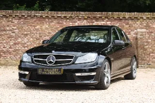 Foto 57 di 76: Mercedes-Benz C 63 AMG Designo Porcelain Interior “Less than 21.000 kms”