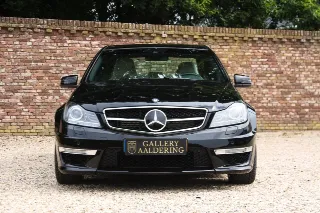 Foto 5 di 76: Mercedes-Benz C 63 AMG Designo Porcelain Interior “Less than 21.000 kms”