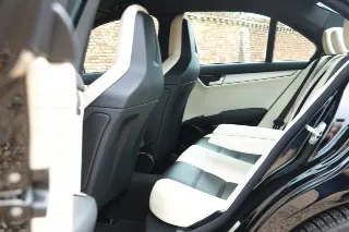 Foto 61 di 76: Mercedes-Benz C 63 AMG Designo Porcelain Interior “Less than 21.000 kms”
