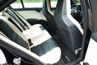 Foto 64 di 76: Mercedes-Benz C 63 AMG Designo Porcelain Interior “Less than 21.000 kms”