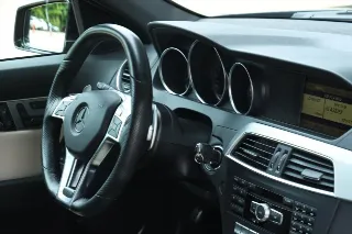 Foto 69 di 76: Mercedes-Benz C 63 AMG Designo Porcelain Interior “Less than 21.000 kms”