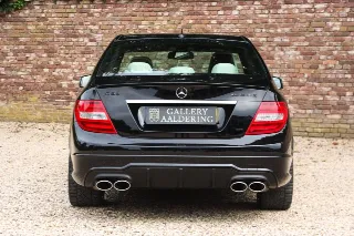 Foto 6 di 76: Mercedes-Benz C 63 AMG Designo Porcelain Interior “Less than 21.000 kms”