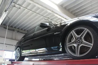 Foto 8 di 76: Mercedes-Benz C 63 AMG Designo Porcelain Interior “Less than 21.000 kms”