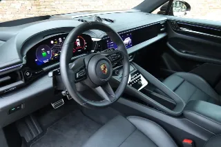 Foto 112 di 128: Porsche Macan 4S “Copper Ruby Metallic” PRICE INCL. VAT!