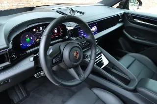 Foto 116 di 128: Porsche Macan 4S “Copper Ruby Metallic” PRICE INCL. VAT!
