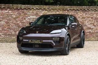 Foto 11 di 128: Porsche Macan 4S “Copper Ruby Metallic” PRICE INCL. VAT!
