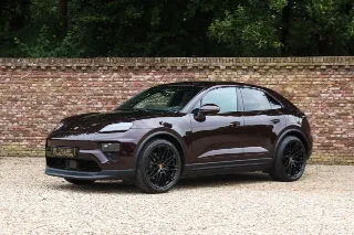 Foto 28 di 128: Porsche Macan 4S “Copper Ruby Metallic” PRICE INCL. VAT!