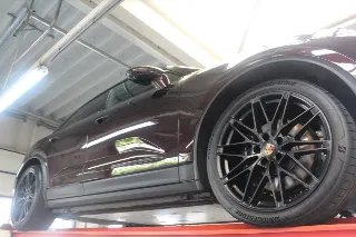 Foto 33 di 128: Porsche Macan 4S “Copper Ruby Metallic” PRICE INCL. VAT!