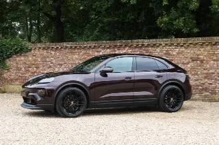 Foto 36 di 128: Porsche Macan 4S “Copper Ruby Metallic” PRICE INCL. VAT!