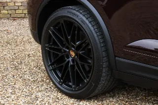 Foto 37 di 128: Porsche Macan 4S “Copper Ruby Metallic” PRICE INCL. VAT!