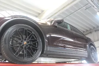 Foto 44 di 128: Porsche Macan 4S “Copper Ruby Metallic” PRICE INCL. VAT!