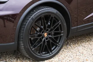 Foto 45 di 128: Porsche Macan 4S “Copper Ruby Metallic” PRICE INCL. VAT!