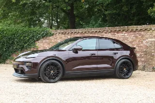 Foto 95 di 128: Porsche Macan 4S “Copper Ruby Metallic” PRICE INCL. VAT!