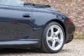 Foto 13 di 104: Porsche 996 3.6 Carrera 4S Cabriolet with hardtop “Less than 35.000 kms”