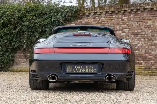 Foto 6 di 104: Porsche 996 3.6 Carrera 4S Cabriolet with hardtop “Less than 35.000 kms”