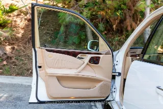 Foto 19 di 24: 2001 Mercedes Benz E430