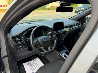 Foto 8 di 24: FORD Kuga