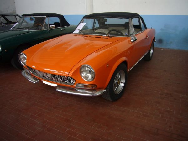 FIAT 124 SPYDER 