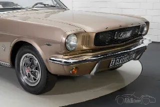 Foto 4 di 10: FORD Mustang
