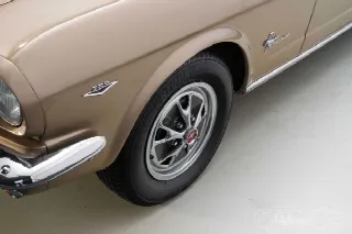 Foto 5 di 10: FORD Mustang