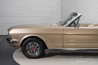 Foto 9 di 10: FORD Mustang