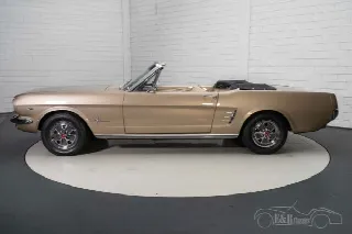 Foto 10 di 10: FORD Mustang