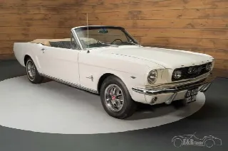 Foto 4 di 10: FORD Mustang