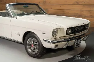 Foto 5 di 10: FORD Mustang