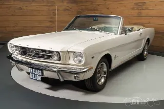 Foto 8 di 10: FORD Mustang