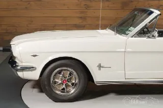 Foto 9 di 10: FORD Mustang
