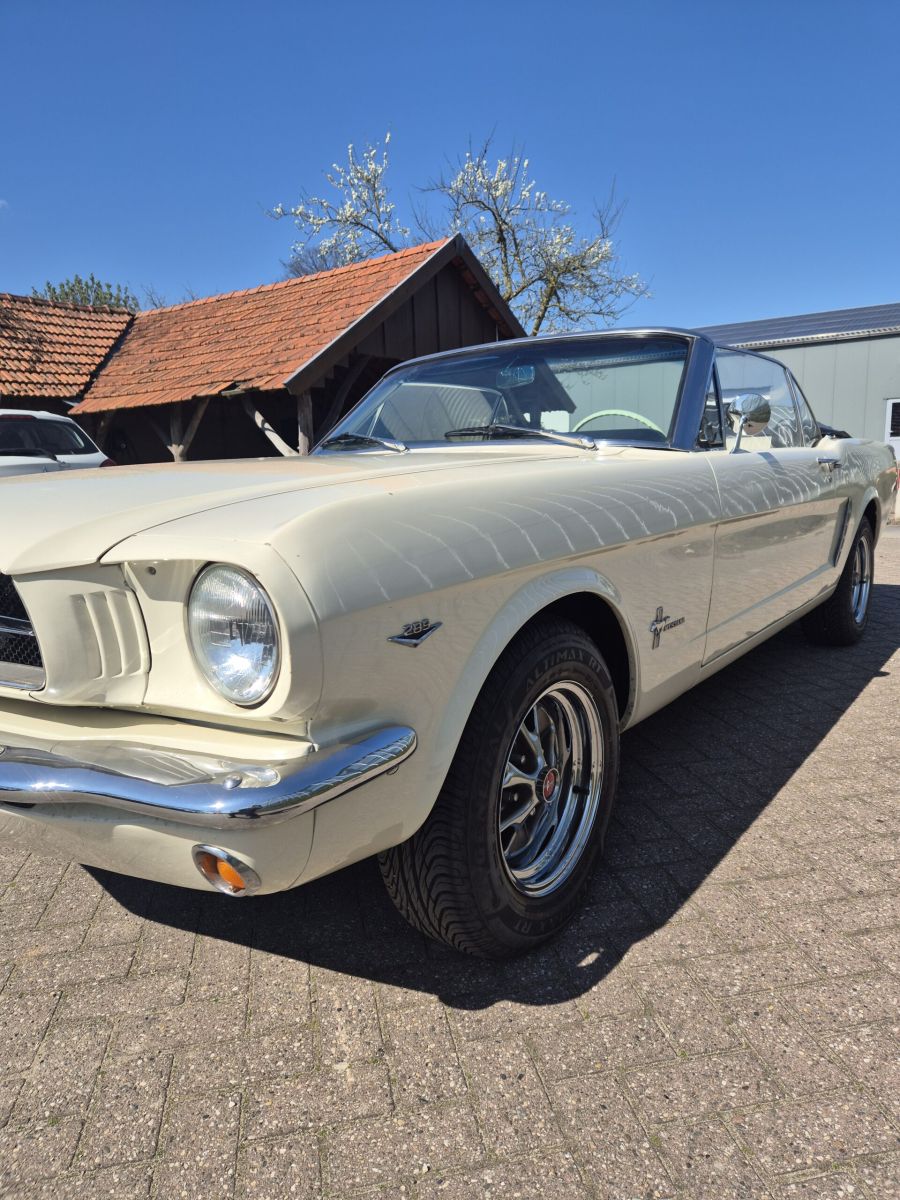 FORD Mustang Cabriolet   
