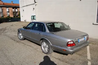 Foto 2 di 4: JAGUAR XJ8(1997-2004) 4.0 Executive 8 cilindri  iscritta ASI  