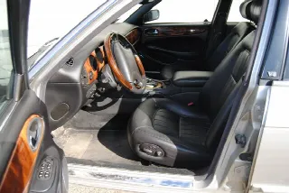Foto 3 di 4: JAGUAR XJ8(1997-2004) 4.0 Executive 8 cilindri  iscritta ASI  