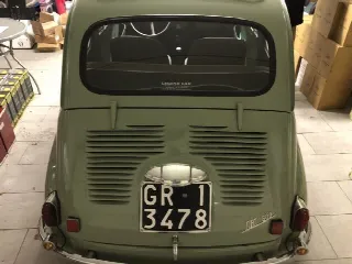 Foto 2 di 7: FIAT 600 S  