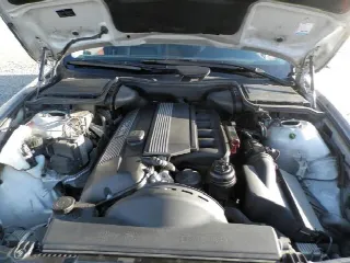 Foto 7 di 8: BMW 5 Series (1995-2003)  528i Touring  Attiva       