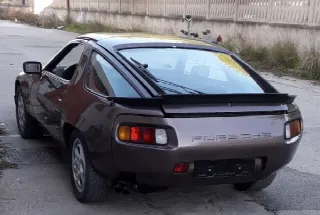 Foto 2 di 9: PORSCHE 928 S 