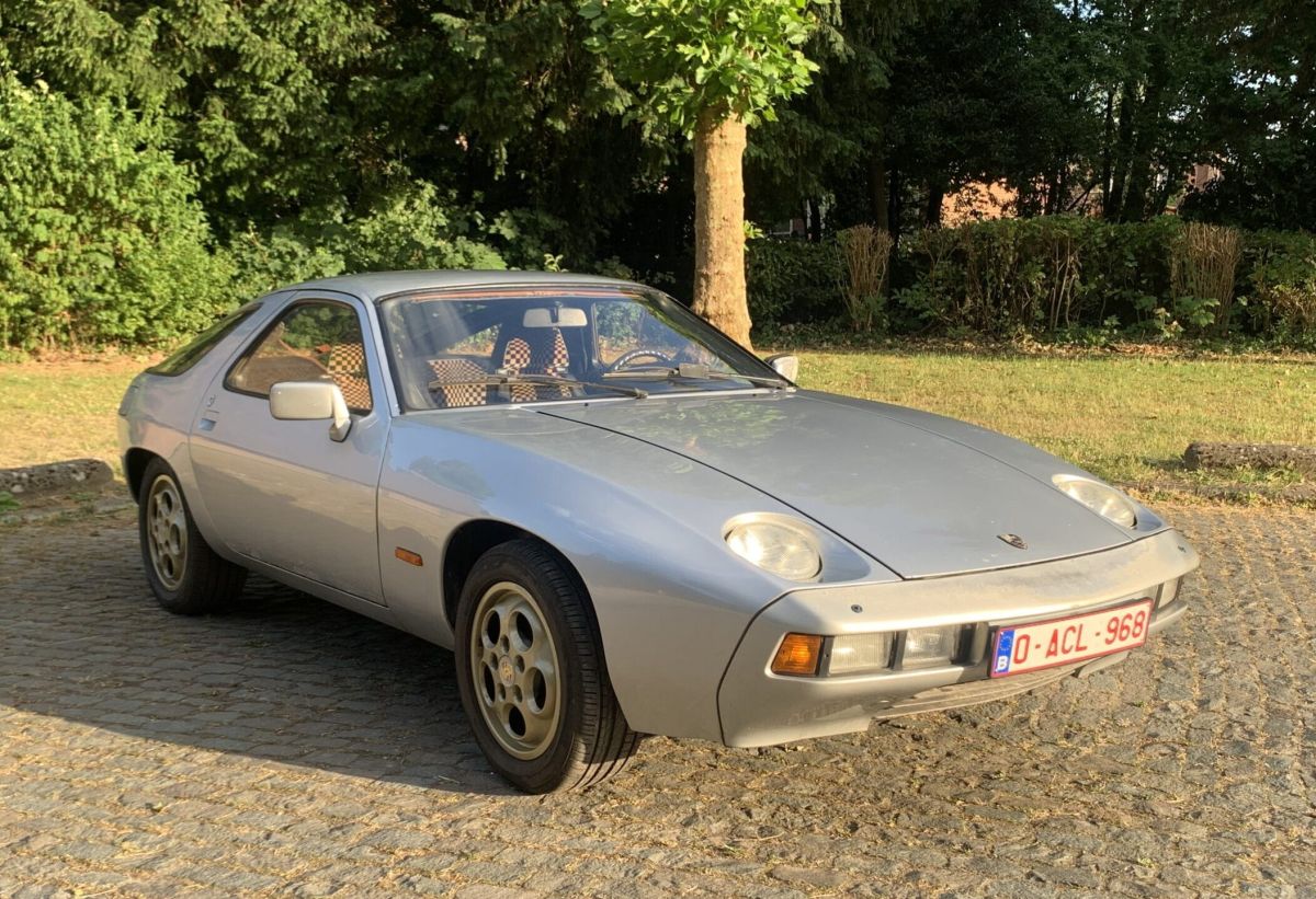 PORSCHE 928