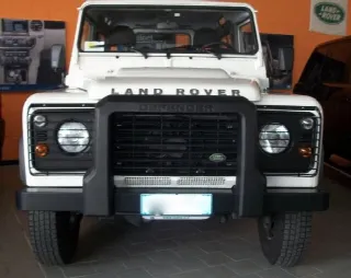 Foto 2 di 2: LAND ROVER Defender (1984-) DEFENDER 90 TD SW 
